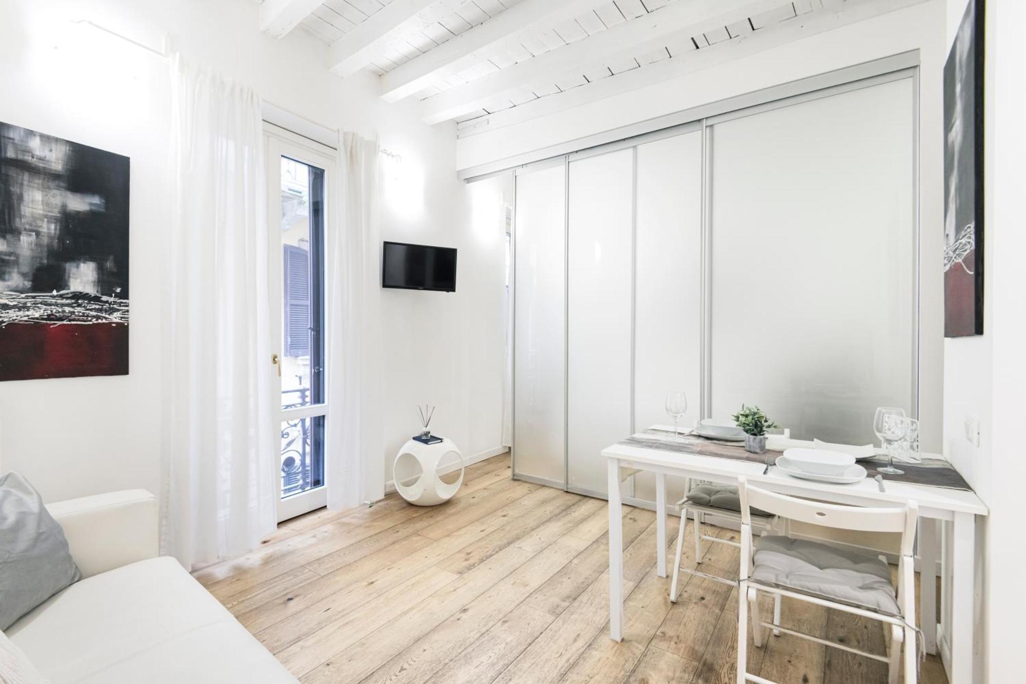 Amazing, New & Fully Furnished Studio In Duomo Милан Экстерьер фото