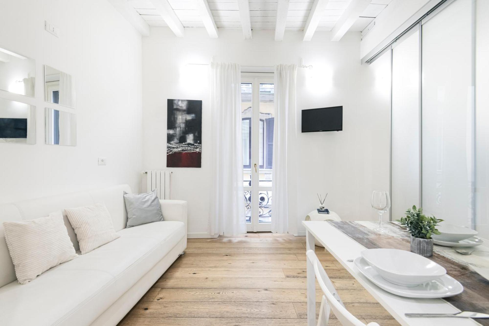 Amazing, New & Fully Furnished Studio In Duomo Милан Экстерьер фото